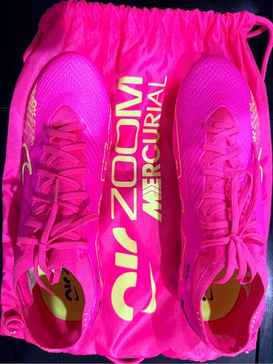 Nike Mercurial Vapor 15 Elite Soccer Cleats - Men size 10.5 / Women size 12 main image 4
